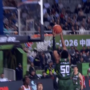 旺财28活力舞台-杰伦-汉兹飞扣砍下32分12助攻，南京末节领先35分打停深圳